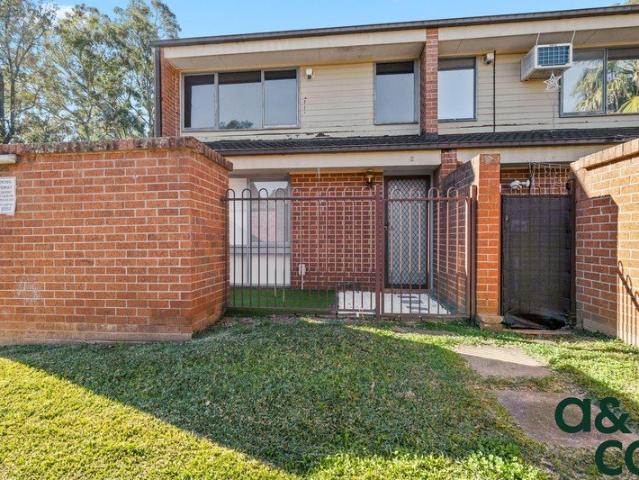 Spacious & Convenient Townhouse Living!