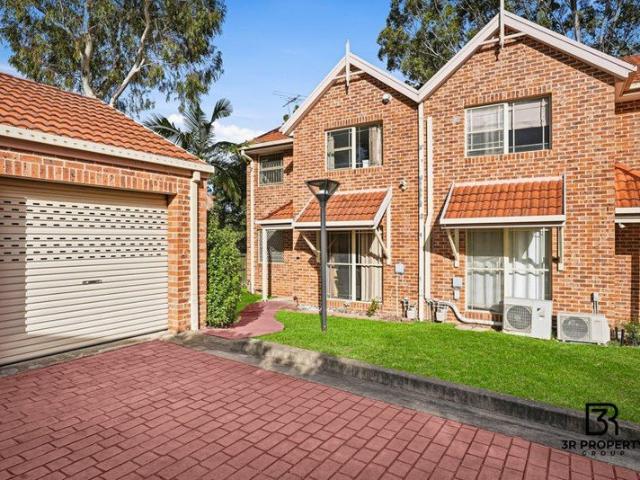 SPACIOUS & CONVENIENT TOWNHOUSE PERFECT FOR ALL!