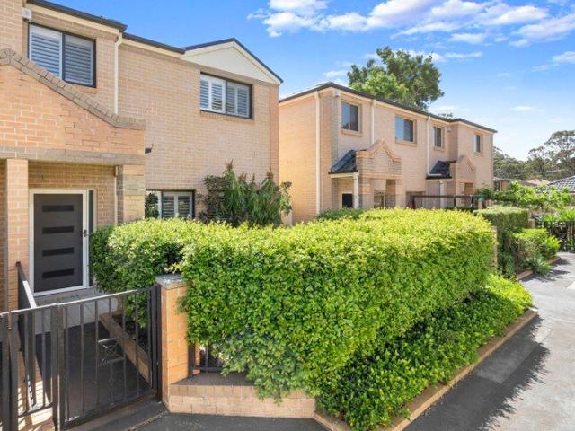 Spacious & Conveniently Located Townhouse