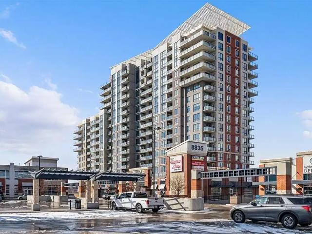 Warm and Spacious 1 Bd+den w/balcony.Available now,Semi furnished, Avail Nov 1