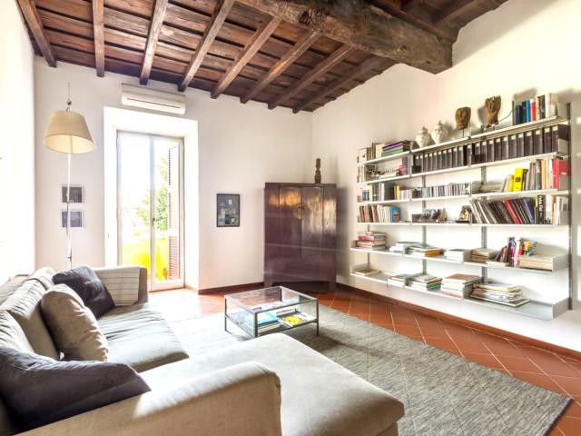 Spacious & Cool Two Bedroom Along the Tiber Cribmed