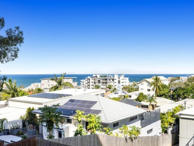North Facing Spacious Coastal Apartment Two Living Areas Ocean views