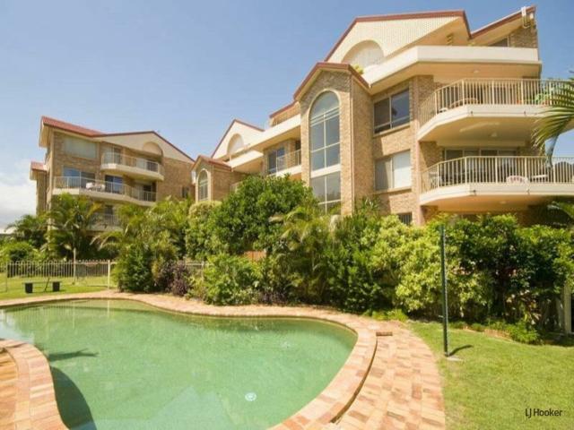 Spacious Coastal Apartment Just Moments from the Beach