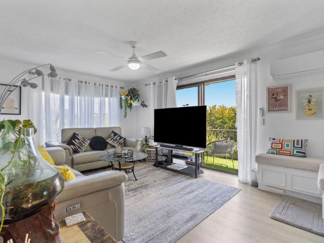 Spacious Coastal Apartment Just Moments from the Broadwater With Private Roof Top Terrace