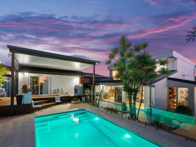 Spacious Coastal Family Home with Dual Street Access