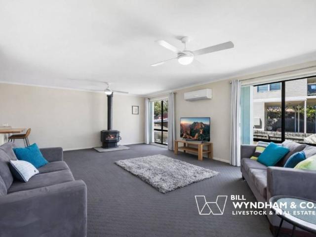 Spacious Coastal Family Home with Flexible Furnished or Unfurnished Leasing in Peaceful Metung Location