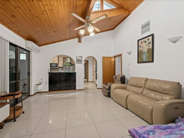 Spacious Coastal Family Home with Spectacular Ocean Views & Exceptional Entertaining