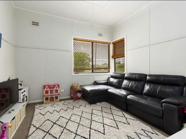 Spacious Coastal Family Home with Room to Relax