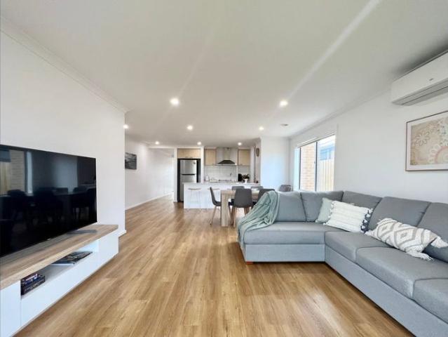 Spacious Coastal Family Living