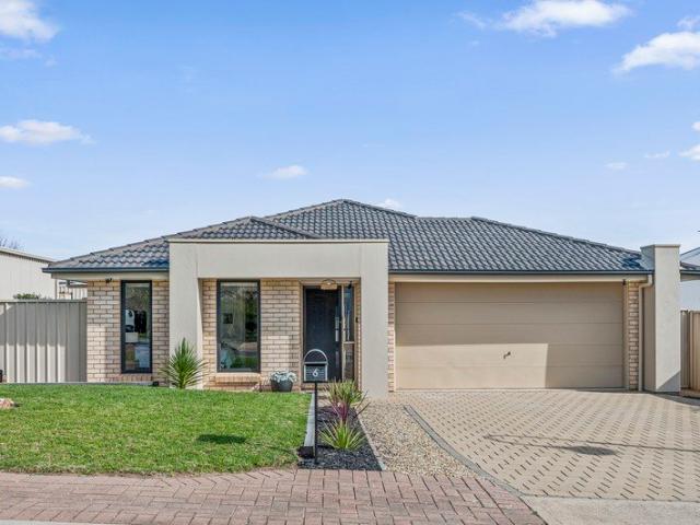 Spacious Coastal Family Living with Stunning Outdoor Appeal