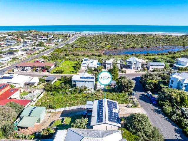 Spacious Coastal Family Retreat with Exceptional Vehicle & Boat Storage