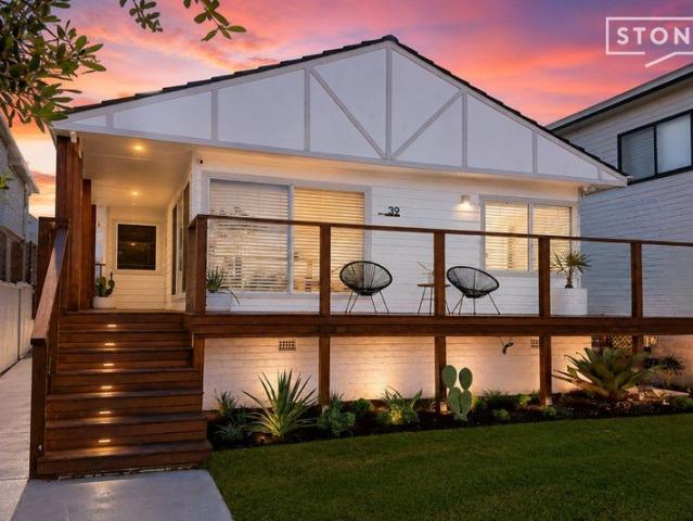Spacious Coastal Family Retreat with Stunning Poolside Entertaining