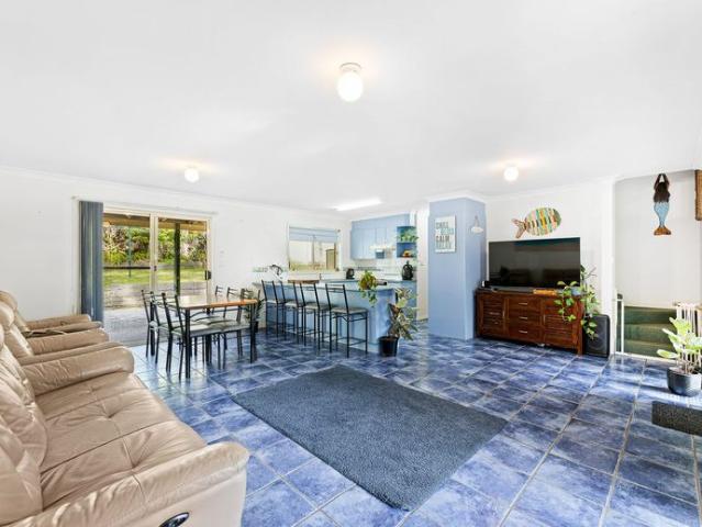 Spacious Coastal Home, Just Minutes’ Walk to the Beach