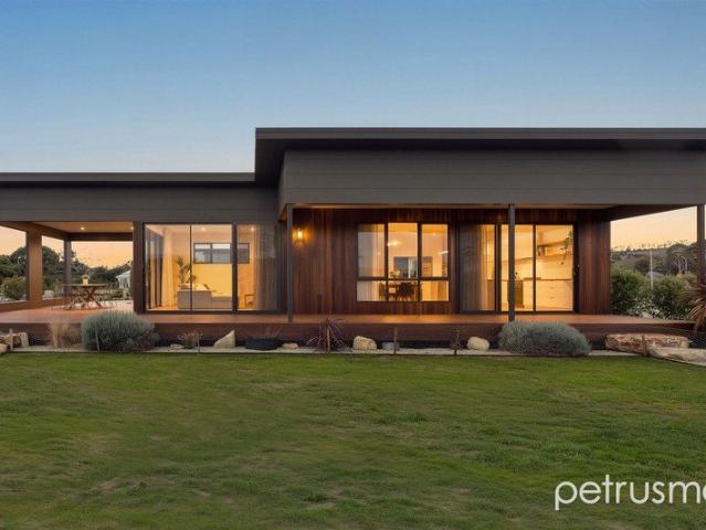 spacious coastal lifestyle with flexible family living