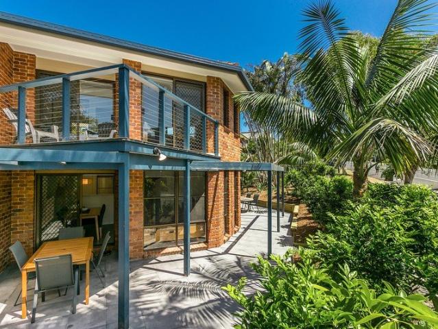 Spacious Coastal Living Walking distance to the beach