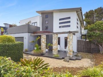 SPACIOUS COASTAL LIVING WITH FLEXIBLE FAMILY APPEAL