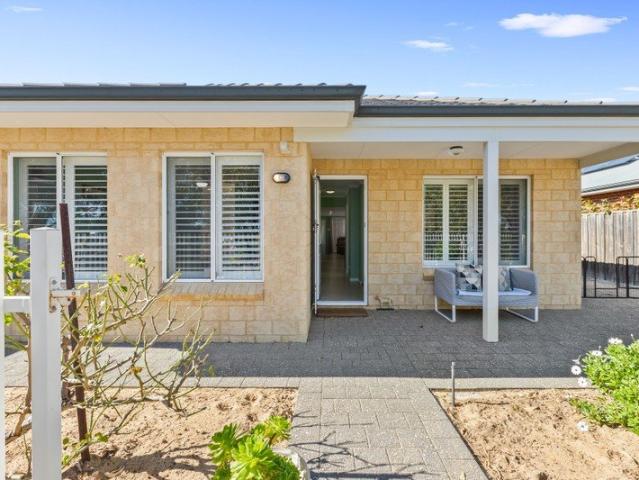 Spacious Coastal Living with Parking for Four on a Bigger 462sqm Block!