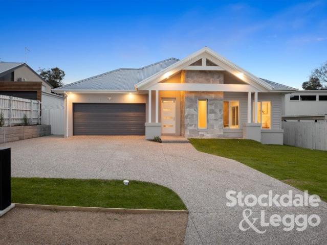 Spacious Coastal Living with Room to Breathe