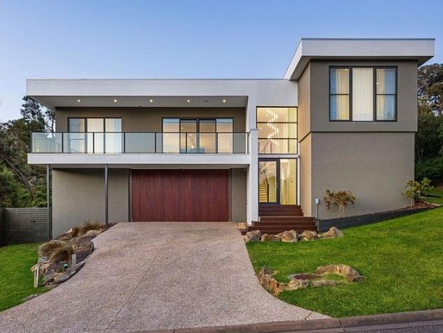 Spacious Coastal Living With XL Multi Purpose Garaging