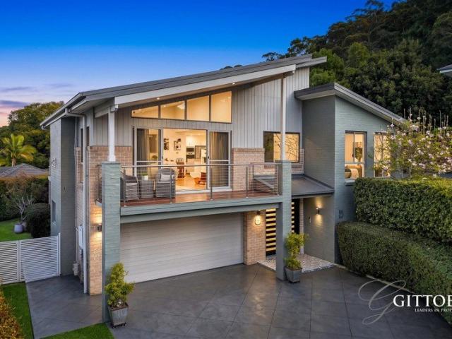 Spacious Coastal Living & Beautiful Broadwater Outlook