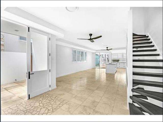 Spacious Coastal Living in the Heart of Mermaid Beach