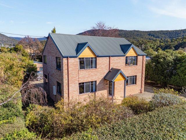 Spacious coastal living in the heart of Snug