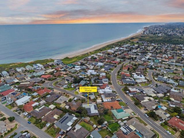 Spacious Coastal Living in a Peaceful Cul de Sac