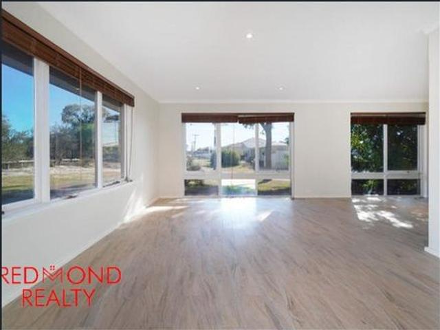 Spacious Coastal Living in Prime Hillarys Location!