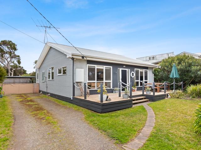 Spacious Coastal Living in Queenscliff