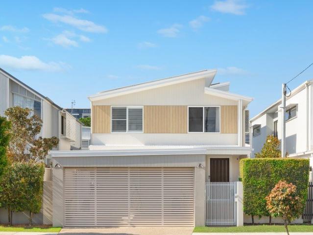Spacious Coastal Living, Just Moments from the Beach