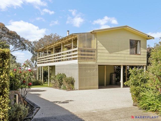 Spacious Coastal Living Just 400m from Ventnor Beach