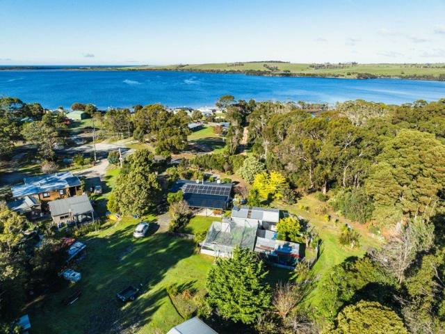 Spacious Coastal Living on 3,800sqm in Beautiful Ansons Bay