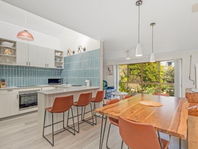 Spacious Coastal Living Prime Bongaree Location