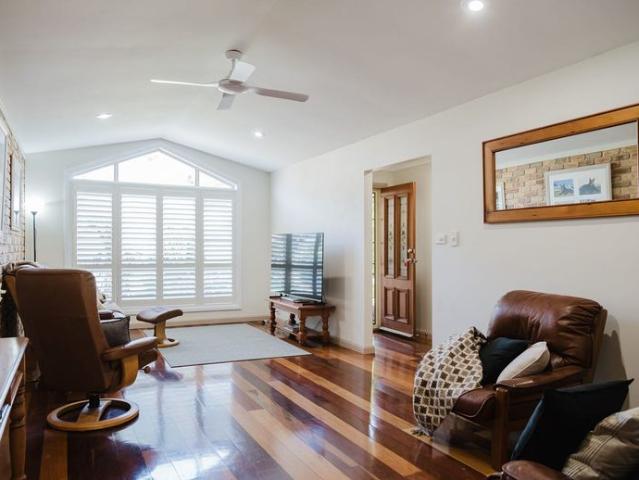 Spacious Coastal Retreat with Style Fully Furnished
