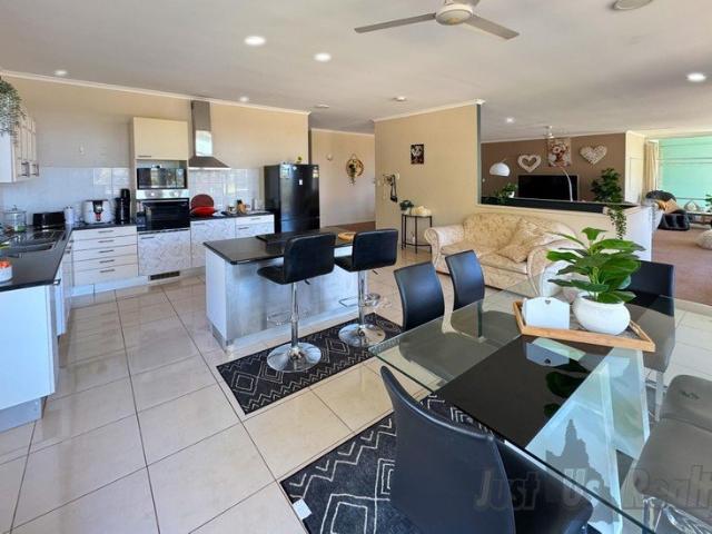 Spacious Coastal Unit Sylvan Drive, Moore Park Beac