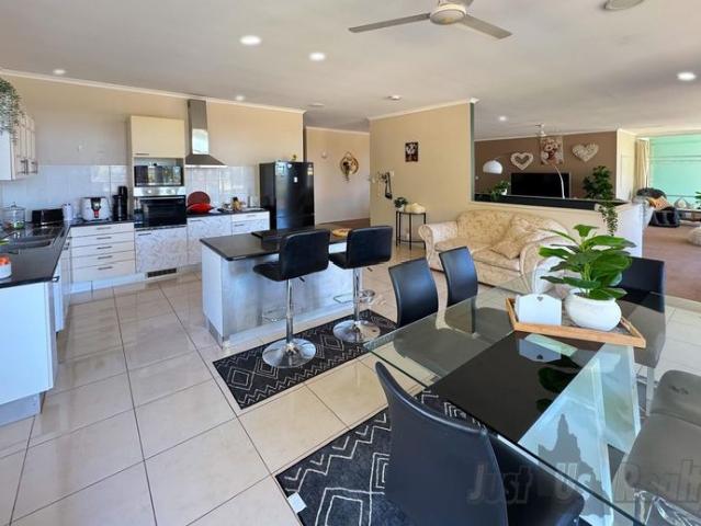 Spacious Coastal Unit – Sylvan Drive, Moore Park Beac