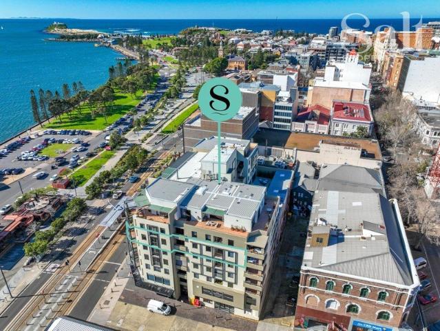 Spacious corner apartment overlooking Newcastle Harbour