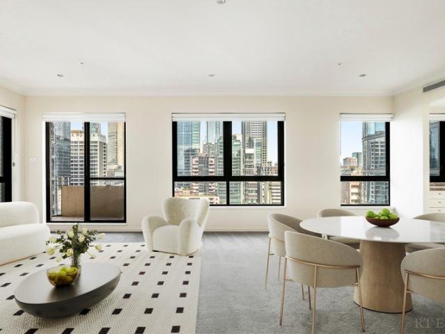 Spacious Corner Apartment, Postcard Views