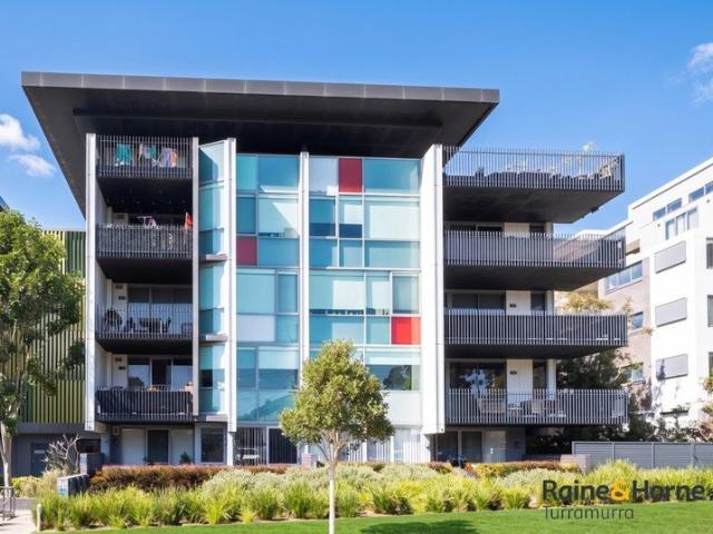 Spacious corner apartment with 2 secure car spaces!