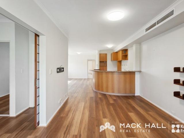 Spacious Corner Apartment with Kings Park Views
