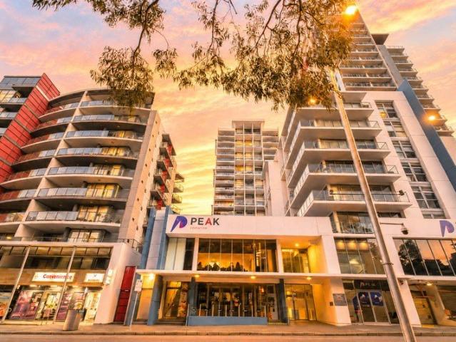 Spacious Corner Apartment with Swan River Views