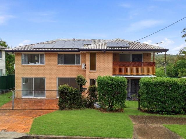 SPACIOUS CORNER BLOCK HOME WITH POOL & VERSATILE DOWNSTAIRS SPACE!