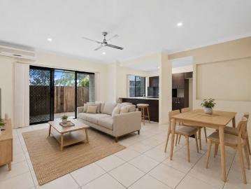 SPACIOUS CORNER FAMILY TOWNHOUSE CLOSE TO EVERYTHING