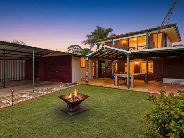 SPACIOUS CORNER LIVING WITH A DUAL LEVEL DESIGN FOR OPPORTUNITY THROUGHOUT