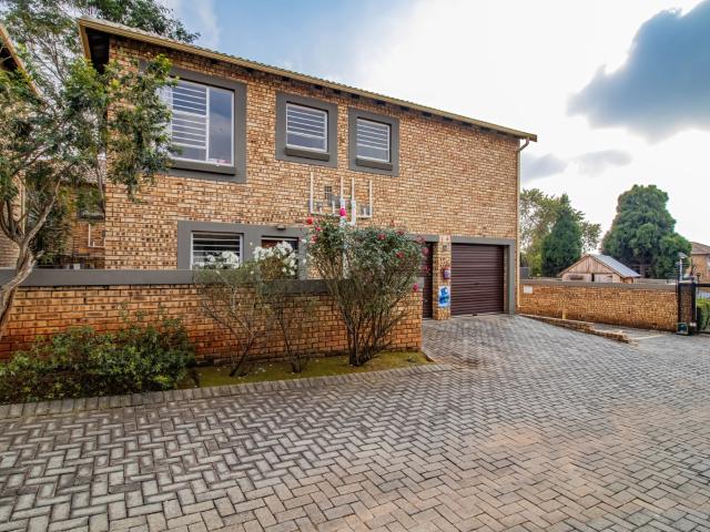 Spacious Corner Stand Duplex with Expansive Private Garden