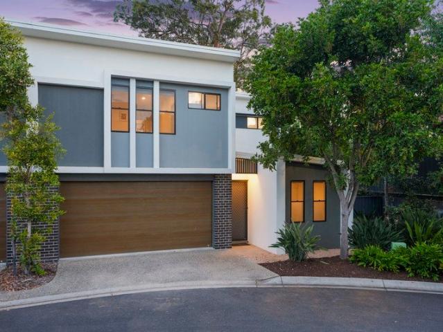 Spacious Corner Residence with Five Bedrooms & Exceptional Privacy
