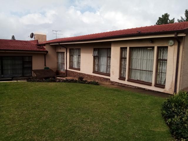Spacious Cottage Available For Rent In The Prime Area Of Kelvin