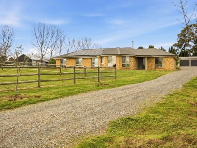 SPACIOUS COUNTRY HOME!