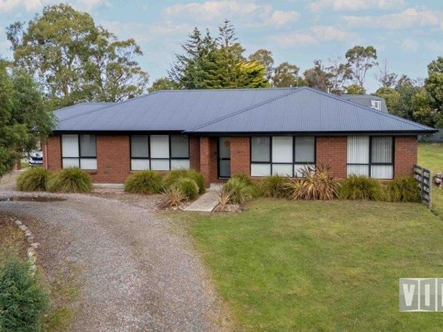 Spacious Country Living with Modern Comforts on Over an Acre