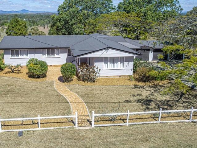 Spacious Country Living with Beautiful Surroundings